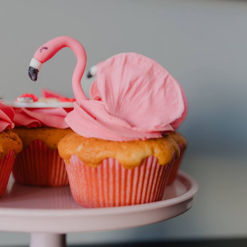 Flamingo od fondanta na rozom cupcakeu